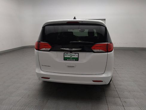 Used 2024 Chrysler Voyager LX FWD image 7