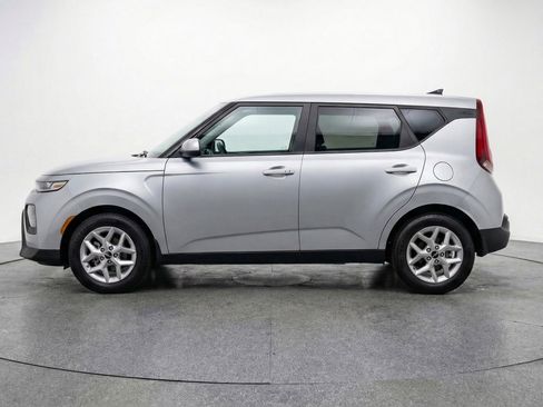 Used 2025 Kia Soul LX w/ LX Technology Package image 5