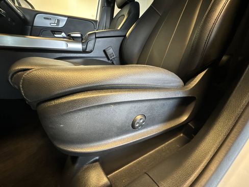 Used 2023 Mercedes-Benz GLB 250 4MATIC image 12