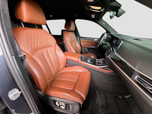 Used 2020 BMW X7 M50i w/ Dynamic Handling Package image 32