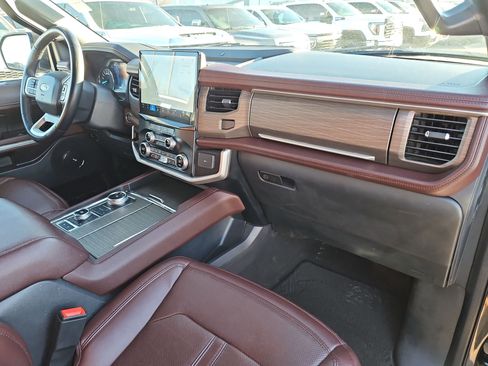 Used 2024 Ford Expedition Limited image 33