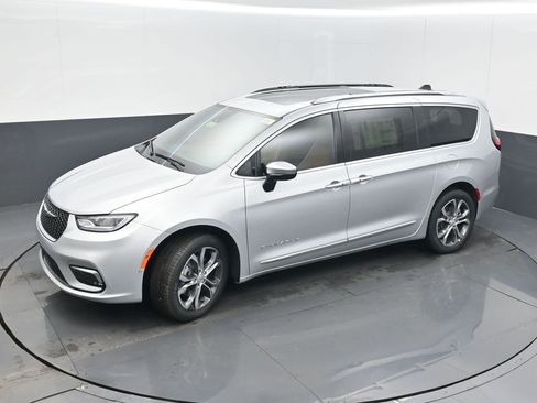 New 2026 Chrysler Pacifica Pinnacle image 42