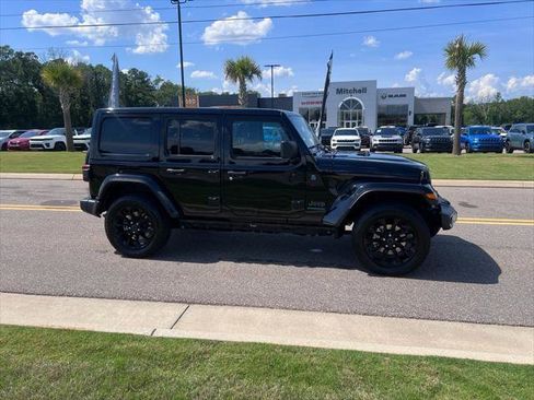 Certified 2025 Jeep Wrangler Unlimited Sahara w/ Safety Group AWD/4WD image 5