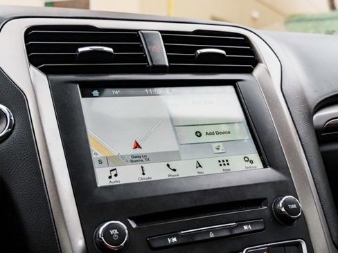 Used 2018 Ford Fusion SE w/ Equipment Group 602A image 16