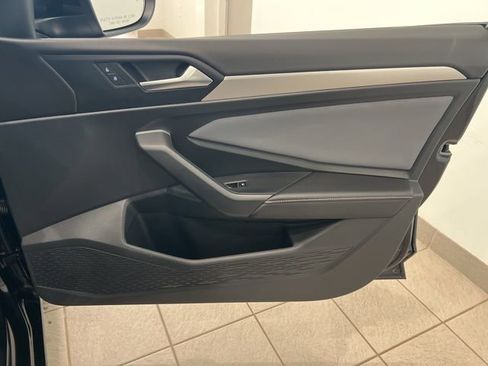 Used 2025 Volkswagen Jetta SE w/ Sunroof Package FWD image 22