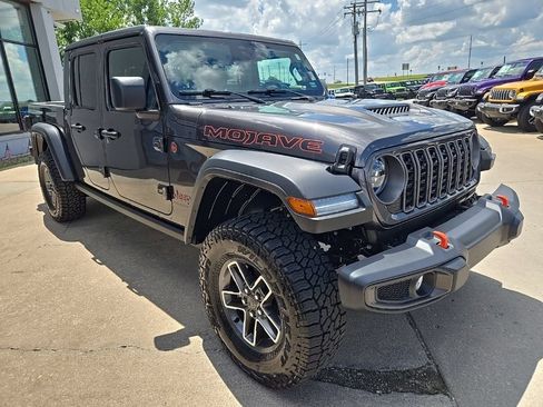 Used 2026 Jeep Gladiator Mojave AWD/4WD image 14