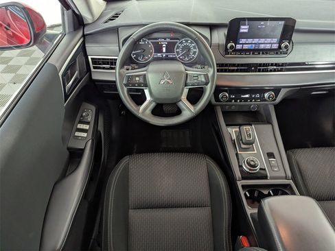 Used 2022 Mitsubishi Outlander ES image 14