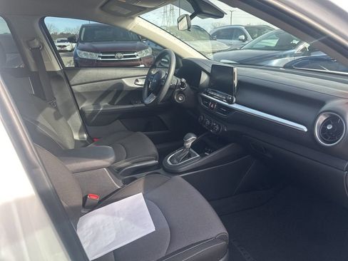 Used 2023 Kia Forte LXS w/ LXS Technology Package image 12