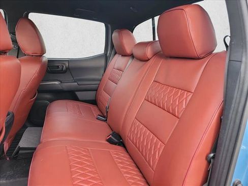 Used 2019 Toyota Tacoma TRD Sport w/ Technology Package image 14