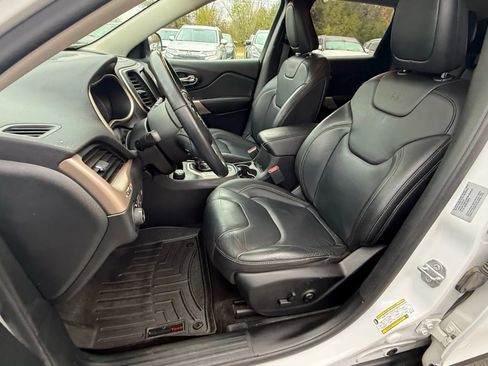 Used 2018 Jeep Cherokee Limited image 10