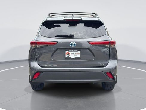 Used 2021 Toyota Highlander XLE AWD/4WD image 4