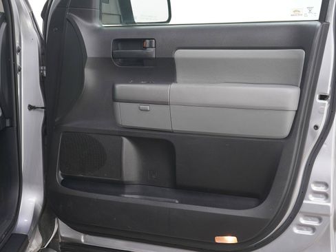 Used 2010 Toyota Sequoia SR5 AWD/4WD image 12
