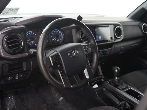 Used 2018 Toyota Tacoma TRD Off-Road AWD/4WD image 22