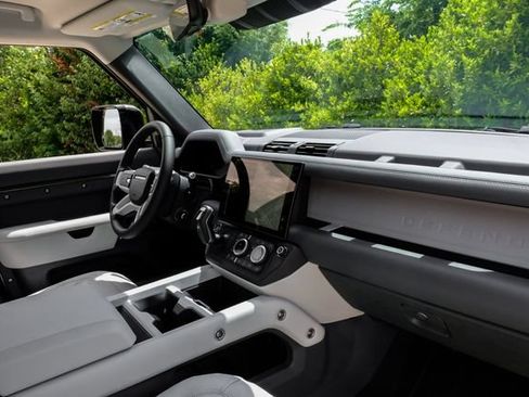 New 2026 Land Rover Defender 130 X-Dynamic SE AWD/4WD image 19