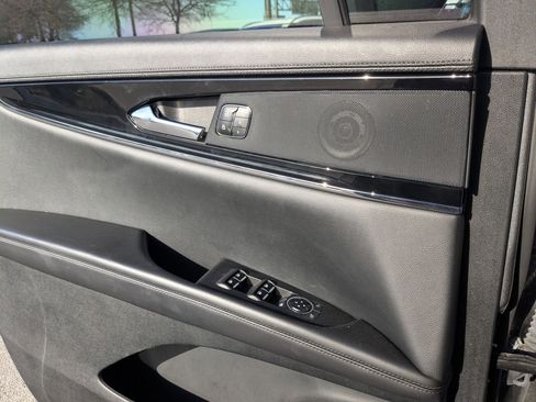 Used 2023 Lincoln Nautilus AWD w/ Premium Package image 12