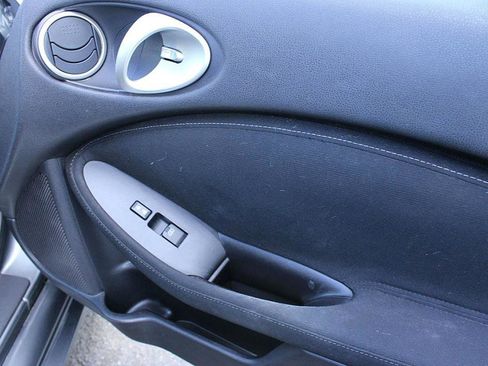 Used 2016 Nissan 370Z Coupe image 16
