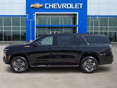 New 2026 Chevrolet Suburban Z71 w/ Comfort Package AWD/4WD image 3