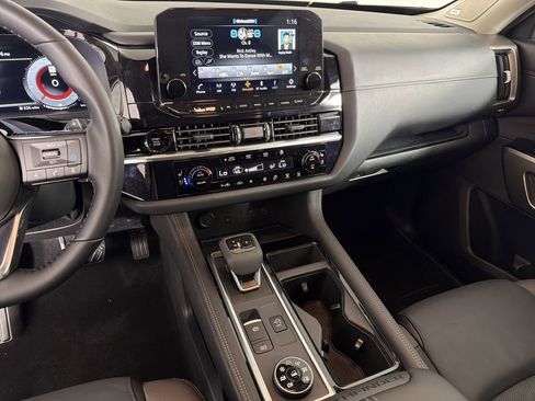 Used 2025 Nissan Pathfinder Platinum w/ Cargo Package image 29