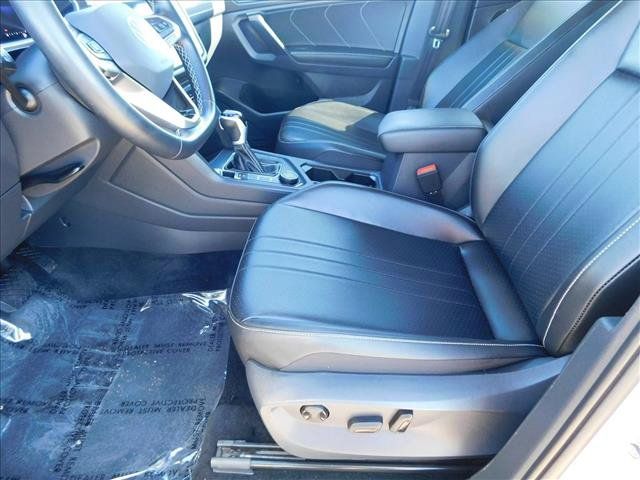 Used 2024 Volkswagen Tiguan SE AWD/4WD image 22