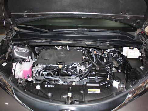 Used 2023 Toyota Sienna LE w/ LE Plus Package FWD image 14