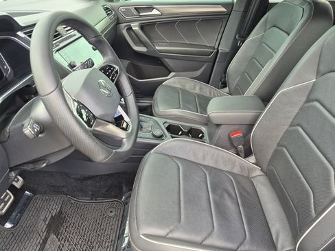 Used 2023 Volkswagen Tiguan SEL R-Line AWD/4WD image 15