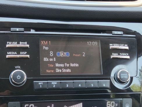 Used 2015 Nissan Rogue SV w/ SV Moonroof Package image 23