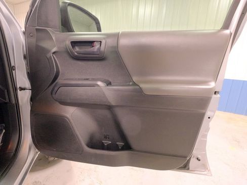Used 2022 Toyota Tacoma SR w/ SR Convenience Package image 16