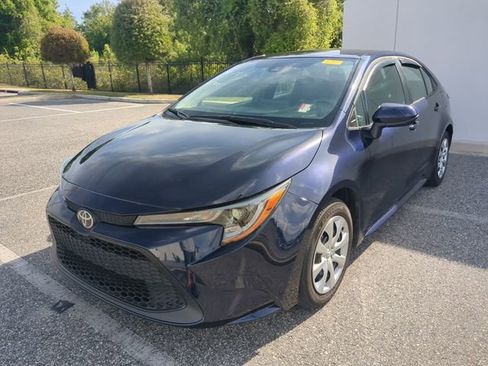 Used 2022 Toyota Corolla LE image 2