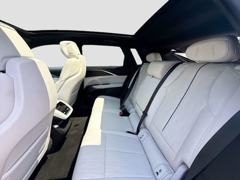 New 2025 Cadillac Lyriq Luxury image 25