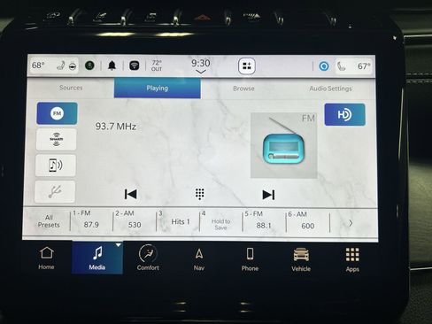 Used 2023 Jeep Grand Cherokee Overland w/ Luxury Tech Group IV image 14