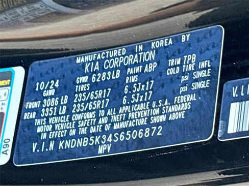 Used 2025 Kia Carnival FWD image 33