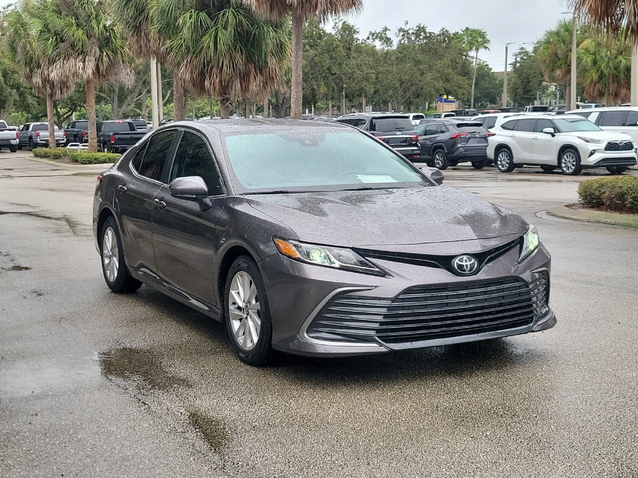 Used 2023 Toyota Camry LE FWD image 2