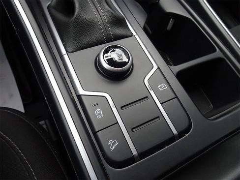 Used 2023 Kia Sorento LX image 18