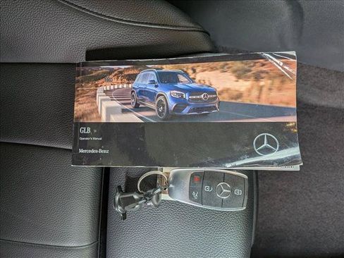 Used 2023 Mercedes-Benz GLB 250 4MATIC image 25