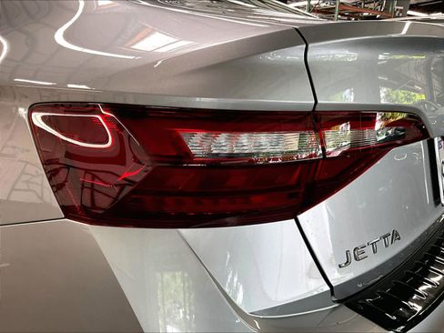 Used 2024 Volkswagen Jetta SE FWD image 31