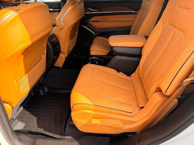 Used 2023 Jeep Grand Cherokee L Summit w/ Luxury Tech Group V AWD/4WD image 28
