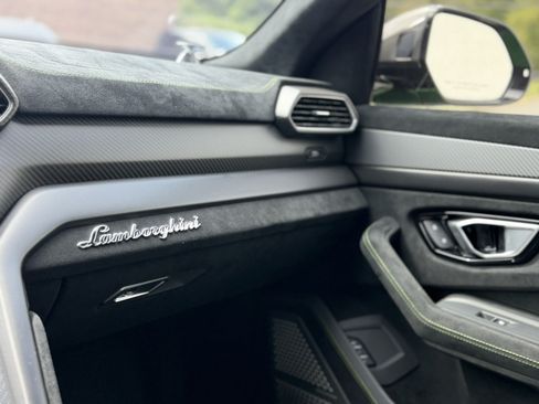 Used 2024 Lamborghini Urus Performante AWD/4WD image 22