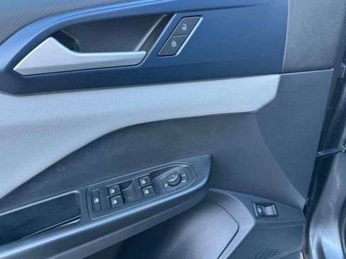 Certified 2022 Volkswagen Taos SE image 32