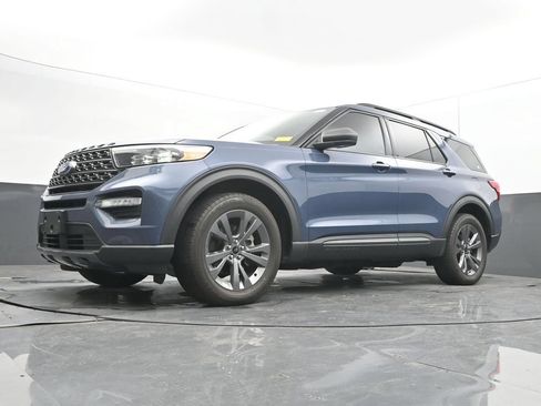 Used 2021 Ford Explorer XLT w/ Equipment Group 202A AWD/4WD image 37