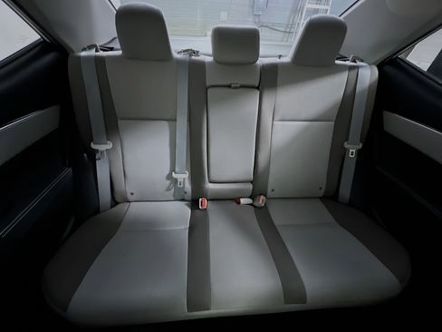 Used 2017 Toyota Corolla LE image 30