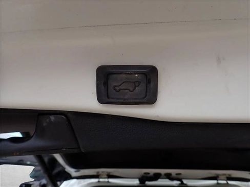Used 2019 Toyota RAV4 Limited w/ Cold Weather Package AWD/4WD image 9