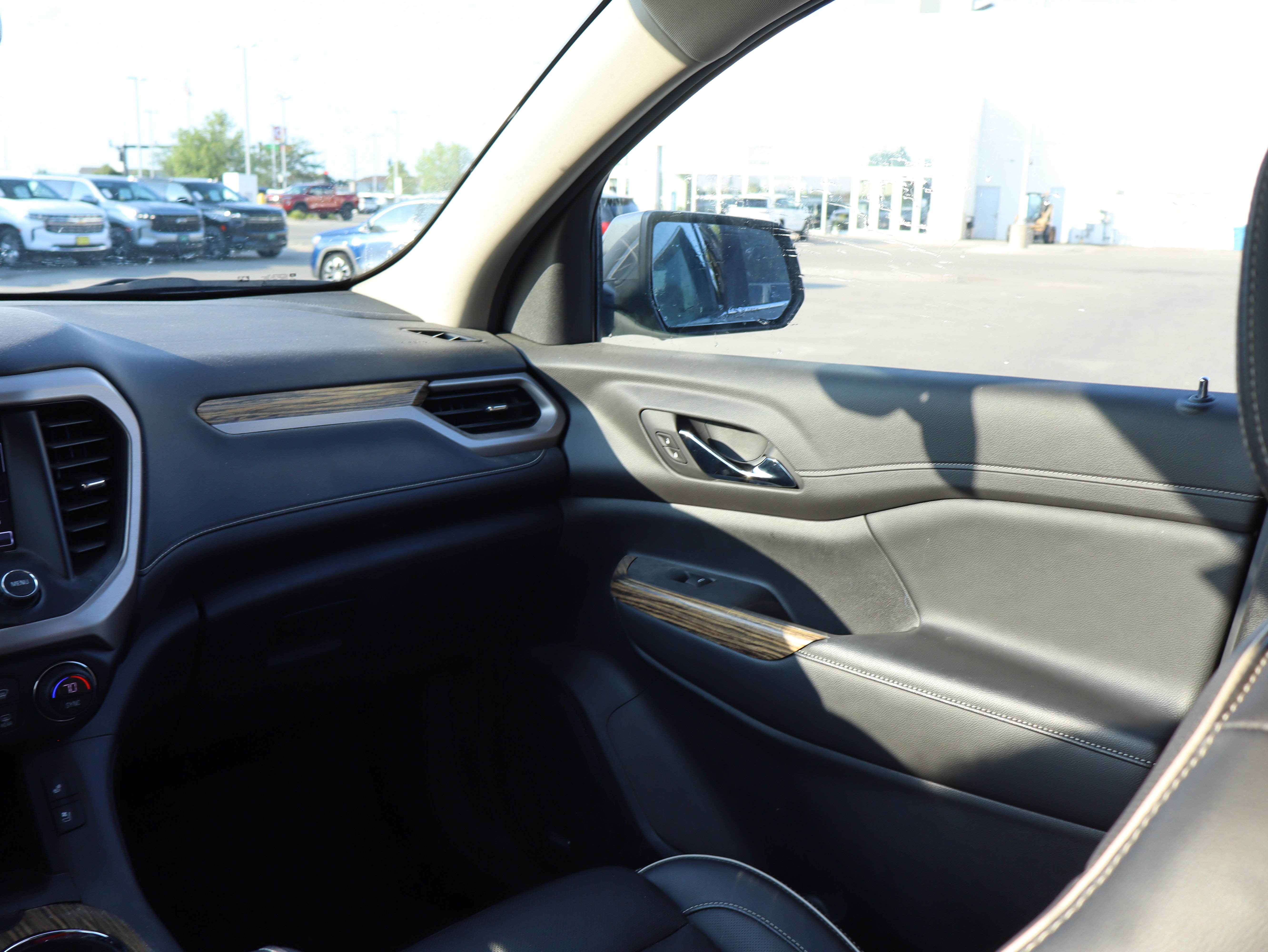 Used 2019 GMC Acadia Denali w/ Technology Package AWD/4WD image 11