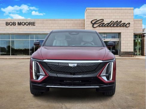 New 2025 Cadillac Lyriq Luxury image 2