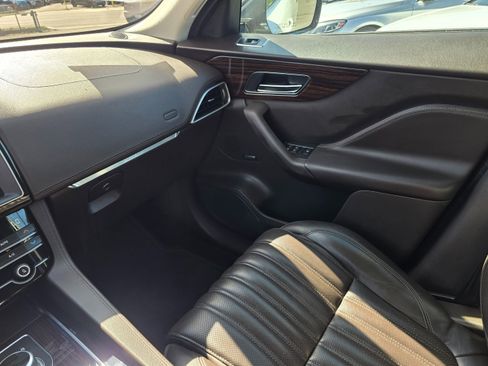 Used 2019 Jaguar F-PACE Portfolio image 36