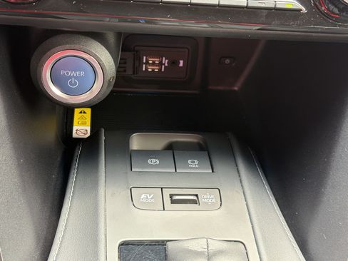 Used 2022 Toyota Venza LE AWD/4WD image 10