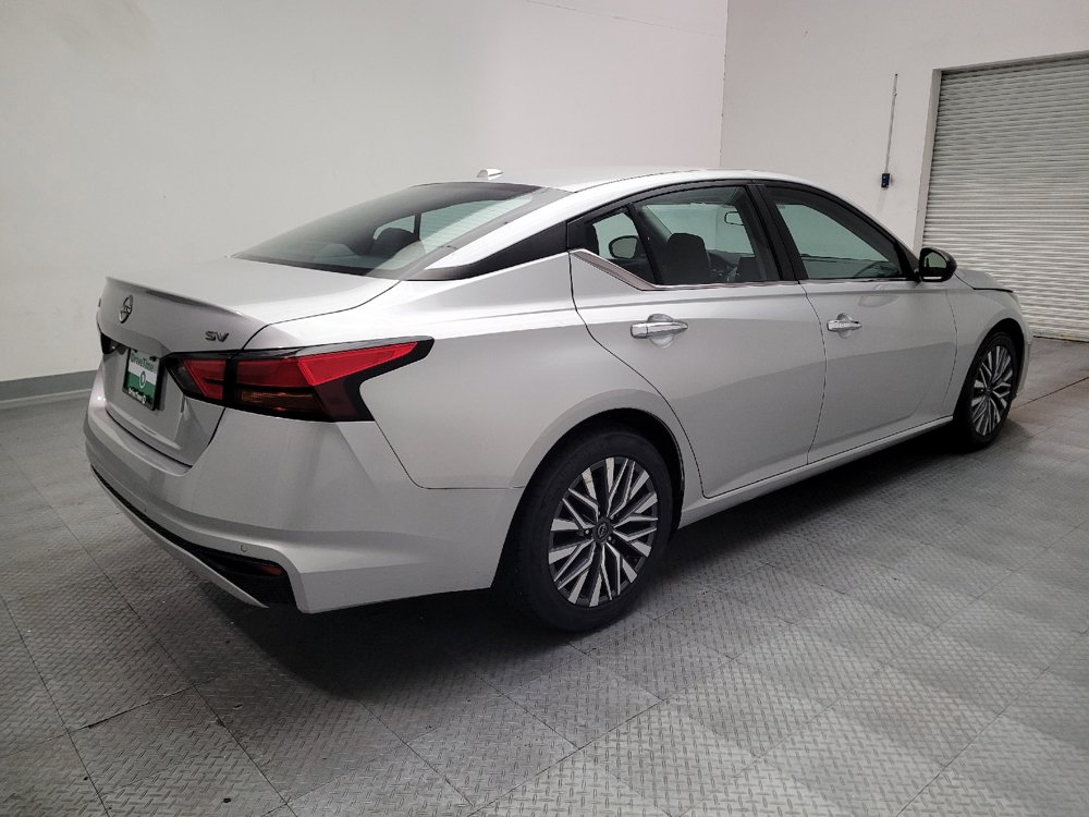 Used 2024 Nissan Altima 2.5 SV FWD image 9