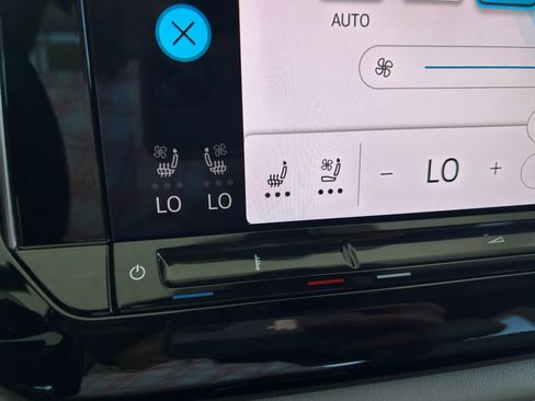 Used 2024 Volkswagen Atlas SE FWD image 16