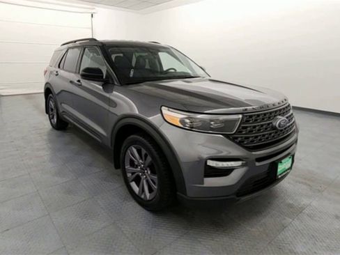 Used 2022 Ford Explorer XLT w/ Equipment Group 202A image 2