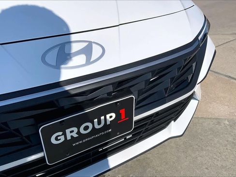 Used 2025 Hyundai Elantra Sport image 27