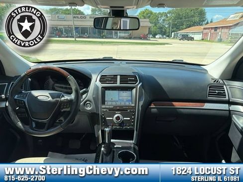 Used 2018 Ford Explorer Platinum AWD/4WD image 9